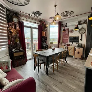 Charming Atypical 3 Bedroom Apartment Roanne