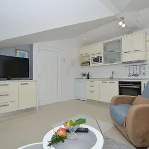 https://villa-klaudia-trogir.hotels-in-trogir.com